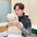 Andy Lee Instagram - 앤디, "13주년이요? 저 아직 앤디??"😆 ⠀ 13주년 축하해줘서 고마워요🧡 조금 늦었지만 즐거웠던 솔로 데뷔 13주년 기념 보이는 ANDY'O🎉 다음에 또 찾아올게요🧸 ⠀ #앤디 #ANDY #신화 #SHINHWA