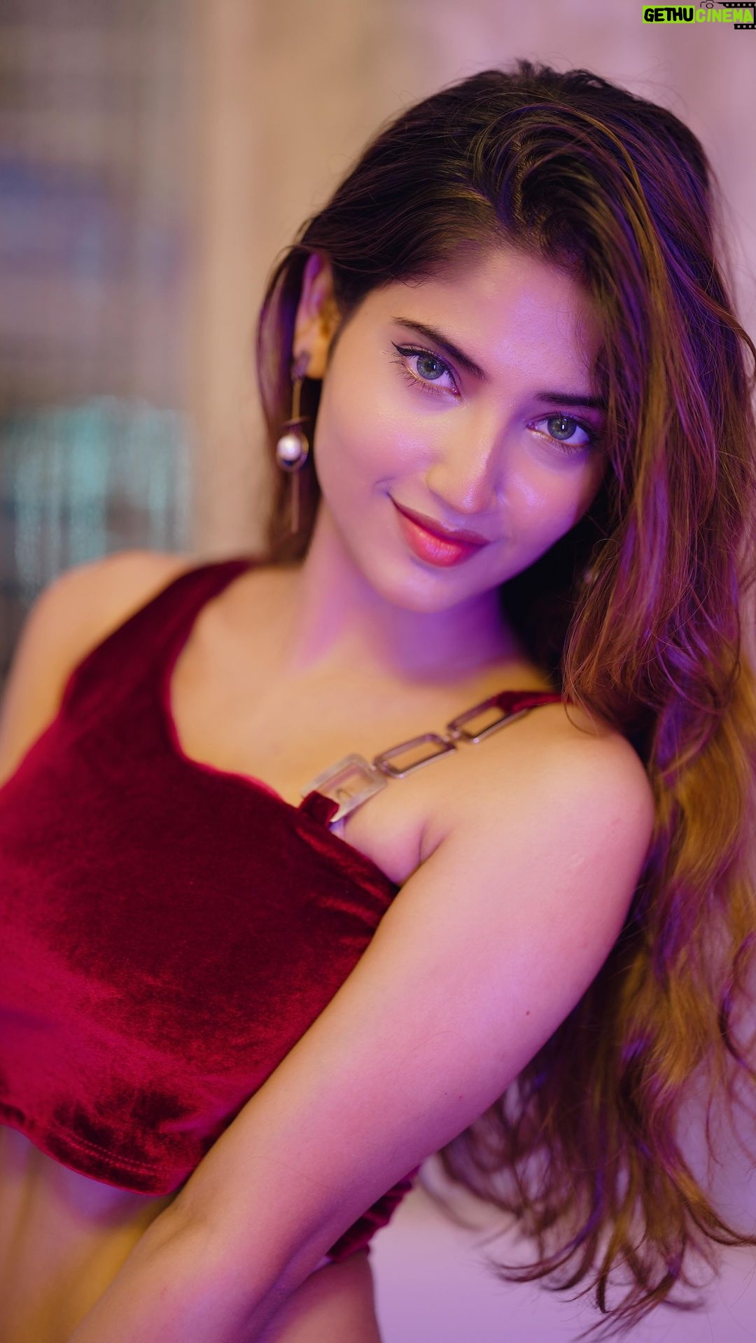 Angel Rai Instagram - Hey Guys, the world cup cricket anthem is here!! Create your reels now using hashtag #JeetegaIndia #T20WorldCup #1MinMusic !! #foryou #love #trendingreels #viral #viralvideos #fun #cricket #player #style #win #instagood #instagram