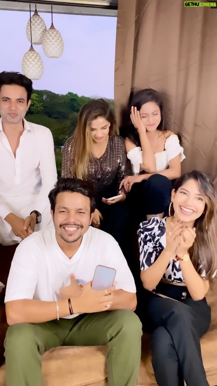 Angel Rai Instagram - Saiyya atak gaye 😂😂 @zoya__jaan_ #foryou #angelrai #fun #trending #viral #style #friends #saiyya #comedy
