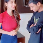 Angel Rai Instagram - Bhai ki jaan bacha li😄 @aryanrai07 #foryou #trending #viral #story #taklubaadshah #goa #style #funnyvideos