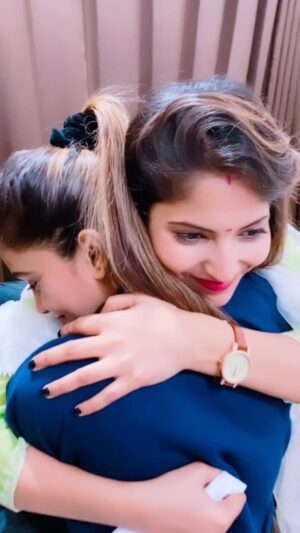 Angel Rai Instagram - Mera ghr mujhe bahut yaad aata hai 🥺 #angelrai #trending #viral #wings #love #family #woman