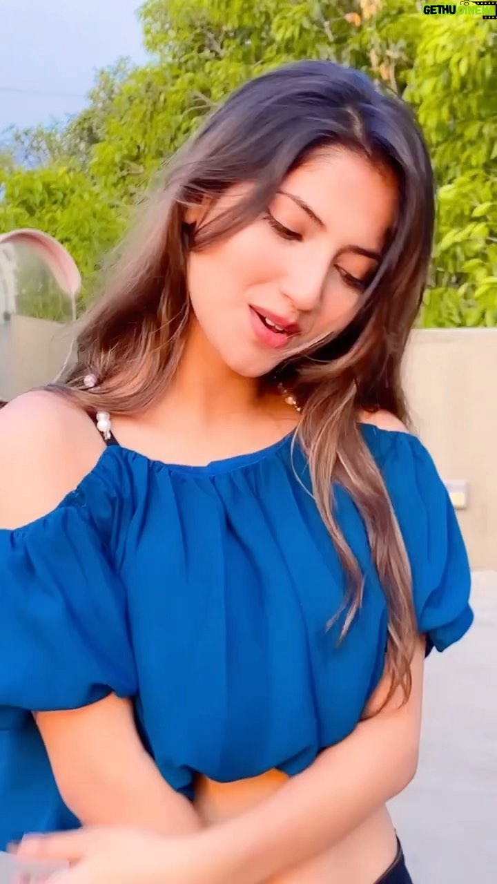 Angel Rai Instagram - Apki life mein wo koun hai jiski fikr apko khud se bhi zyada hai ? #terifikr #angelrai #trending #viral #newsong #love #care #wings