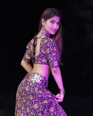 Angel Rai Instagram - Navratri bhi aa gayi ab tum kab aayoge? 
Click by :- @mahi_dewasi_99 

#foryou #angelrai #trendingreels #viral #viralvideos #indiangirls #style #navratri #navratrispecial #navratricollection #love #fun #happynavratri #navratricelebration