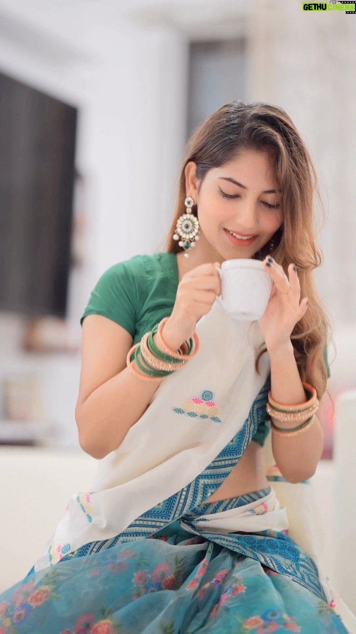 Angel Rai Instagram - Tag your favourite creator jisko aap apne ghr bulana chahoge? @superstar_dewasi99 Shot by:- @mahi_dewasi_99 #merabanegatu #foryou #angelrai07 #angelrai #trending #viral #festivewear #festiveseason #wings #trendingreels #viralvideos