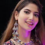 Angel Rai Instagram - Navratri bhi aa gayi ab tum kab aayoge? Click by :- @mahi_dewasi_99 #foryou #angelrai #trendingreels #viral #viralvideos #indiangirls #style #navratri #navratrispecial #navratricollection #love #fun #happynavratri #navratricelebration
