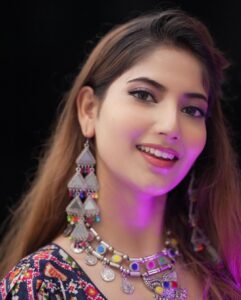 Angel Rai Instagram - Navratri bhi aa gayi ab tum kab aayoge? Click by :- @mahi_dewasi_99 #foryou #angelrai #trendingreels #viral #viralvideos #indiangirls #style #navratri #navratrispecial #navratricollection #love #fun #happynavratri #navratricelebration
