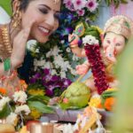 Angel Rai Instagram - Es saal bappa mere ghr bhi aaye hai 🙏 🎉 Ganpati bappa morya 🙏 aap sab per bappa ki kripa bani rahe … Happy Ganesh Chaturthi to all 🙏 📸 by :- @mahi_dewasi_99 Make up and styling :- @makeover_sonam123 #foryou #angelrai #celebration #proudtobeindian #trending #viral #ganeshchaturthi #mumbai #blessings #ganpatidecoration #ganpatibappamorya
