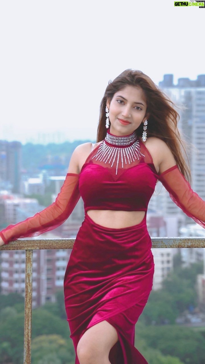 Angel Rai Instagram - Mutiyare ni ♥️🔥 #MutiyareNi ❤️🔥 @gippygrewal @thehumblemusic @believeasd #foryou #trending #angelrai #wings #fun #love #punjabi