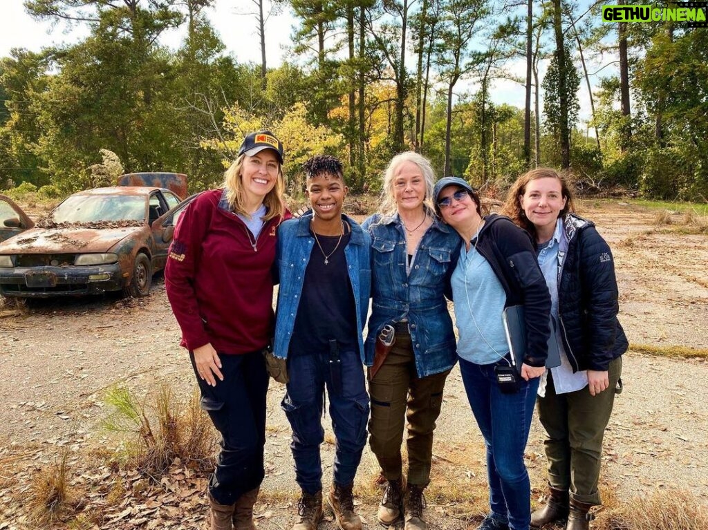 Angel Theory Instagram - “Strong women don’t tear each other down. They uplift,encourage and wipe the dust off one another’s crowns” ✨💯Love these ladies fr ❤ #TwdFamily  #angeltheory #MelissaMcBride #thewalkingdead