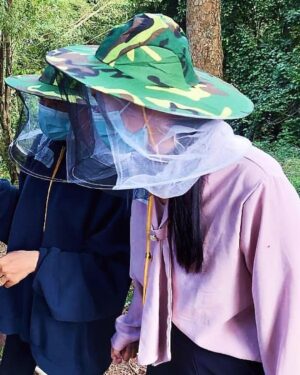 Angelina Jolie Instagram - On World Bee Day, I am happy to support the Women For Bees initiative, to promote sustainable beekeeping practices and female entrepreneurship. 

Since 2010 the MJP Foundation in Cambodia has worked with local women in Samlout to generate income and employment using sustainable wild honey-harvesting techniques. However, recurring forest fires and increases in pesticide use nearby destroyed wild honey sites, dropping production dramatically. Now, alongside UNESCO and Guerlain, the MJP Foundation trains local communities on farming and raising bees to produce honey.

#MJP #WomenForBees #UNESCO #WorldBeeDay #GuerlainforBees
📷 @DanWintersPhoto