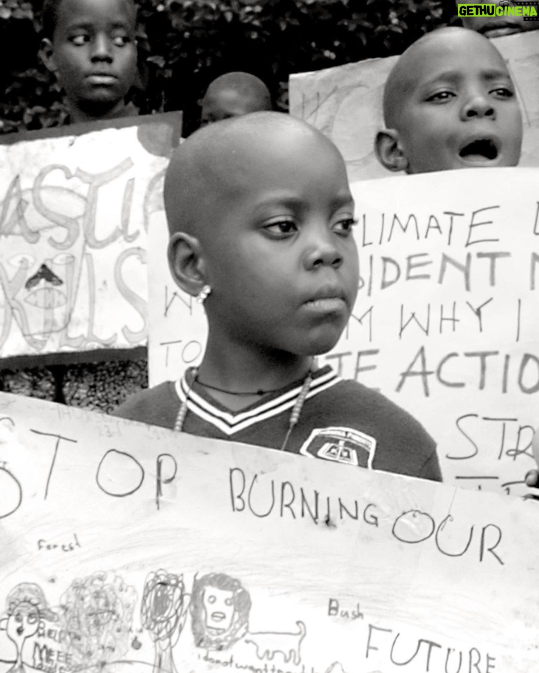 Angelina Jolie Instagram - Today Know Your Rights and Claim Them is published in the US, Canada, Australia and New Zealand. The book was written in collaboration with children and youth rights activists around the world, and is for them and all children fighting for their voice and rights. We hope it will be published in many different languages over time. I am sharing some of my favorite sections of the text. I continue to be inspired by those who take to the streets to have their voices heard around the world. Every young person has the right to express their views, and to take part in peaceful protest. But even though it’s a human right, protest marches globally often provoke restrictive or violent responses from the state. Know Your Rights and Claim Them includes advice on how to claim your right to freedom of expression — including some of the essential steps to consider to keep yourself safe. #KnowYourRightsAndClaimThem Image 1: @amnesty Image 3: @amnesty Image 4-5: Allan Lissner Image 7: Getty Images Image 8: Grzegorz Żukowski Image 9-10: Getty Images