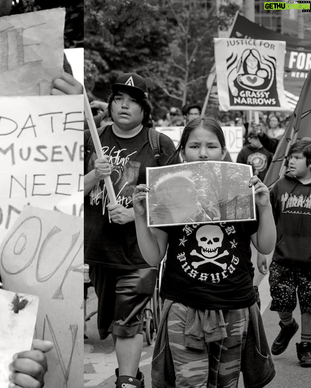 Angelina Jolie Instagram - Today Know Your Rights and Claim Them is published in the US, Canada, Australia and New Zealand. The book was written in collaboration with children and youth rights activists around the world, and is for them and all children fighting for their voice and rights. We hope it will be published in many different languages over time. I am sharing some of my favorite sections of the text. I continue to be inspired by those who take to the streets to have their voices heard around the world. Every young person has the right to express their views, and to take part in peaceful protest. But even though it’s a human right, protest marches globally often provoke restrictive or violent responses from the state. Know Your Rights and Claim Them includes advice on how to claim your right to freedom of expression — including some of the essential steps to consider to keep yourself safe. #KnowYourRightsAndClaimThem Image 1: @amnesty Image 3: @amnesty Image 4-5: Allan Lissner Image 7: Getty Images Image 8: Grzegorz Żukowski Image 9-10: Getty Images