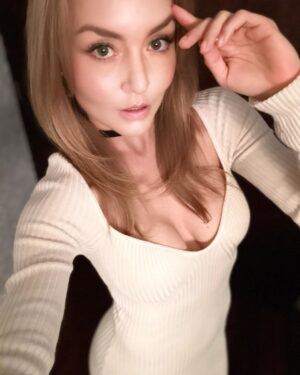 Angelique Boyer Instagram - Sábado 🪩🖤🥂