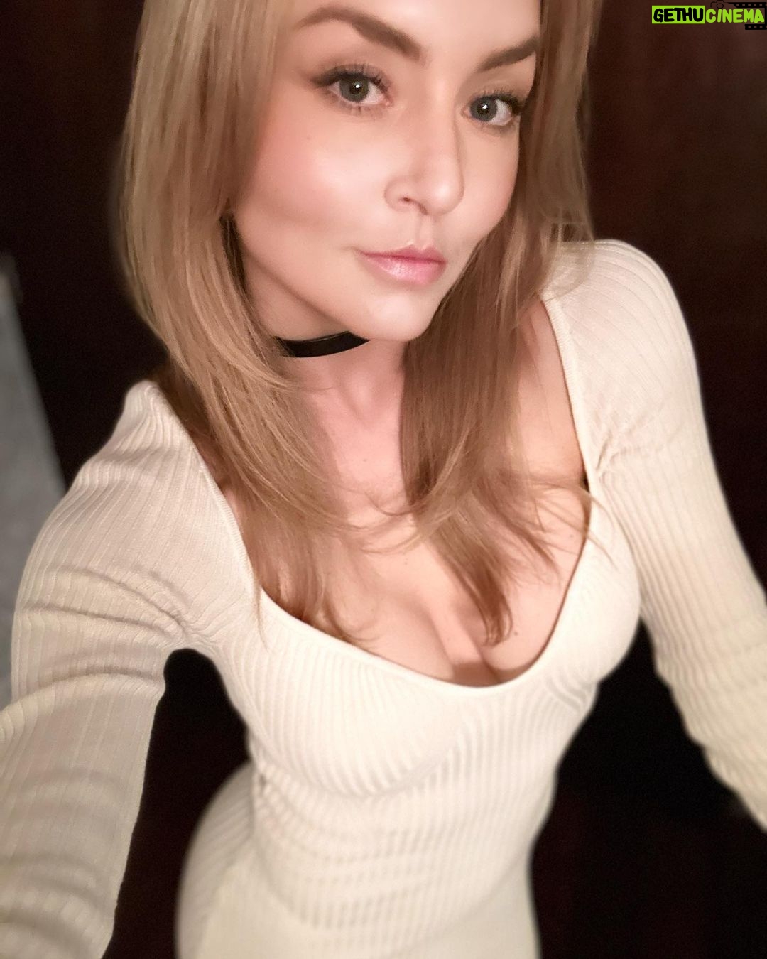 Angelique Boyer - 1.2 Million Likes - Sábado 🪩🖤🥂