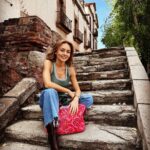Angelique Boyer Instagram - Crónicas de una espera en la escalera que lleva MUCHOS años sintiendo pasos… AMO visitar lugares con historia 🤩ahora trabajar aquí es un sueño que se está cumpliendo cada día.. 🫶 que bendición hacer lo que uno ama y entregarlo todo ❤️‍🔥 Gracias por las 📸 @pocsita 💞 Mexico City, Mexico
