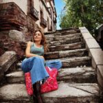 Angelique Boyer Instagram - Crónicas de una espera en la escalera que lleva MUCHOS años sintiendo pasos… AMO visitar lugares con historia 🤩ahora trabajar aquí es un sueño que se está cumpliendo cada día.. 🫶 que bendición hacer lo que uno ama y entregarlo todo ❤️‍🔥 Gracias por las 📸 @pocsita 💞 Mexico City, Mexico