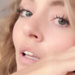 Angelique Boyer Instagram - Estamos hechos de mil otros, la ilusión es el “Yo” que pretende ser solo uno. Somos ♾️ Somos lo que hacemos en los demás ✨✨✨