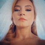Angelique Boyer Instagram - @elamorinvencible un proyecto que me enseño muchísimo. Una historia que nos quitaba el sueño de tanta emoción, cada situación nos llevaba a desafíos increíbles. GRATITUD fue un sentimiento constante por las personas que me rodeaban POR ESE AMOR QUE ME DIERON GRACIAS ❤️ compañeros de años y muchos nuevos a quienes agradezco conocer y deseo reencontrar en el camino. Una nueva generación me conmovió en el set GRACIAS POR CONECTAR ✨ a @juanosorio.oficial y su GRAN EQUIPO a todos los escritores y también a @produccion_osorio GRACIAS POR LEONA BRAVO que junto con mis directores creamos una mujer que rompió con todos los estereotipos de lo que debe ser una mujer ante la sociedad para ser feliz y sentirse plena. Un amor invencible termina hoy al aire 🫶 GRACIAS AL PÚBLICO por interactuar y por todo el apoyo. Ahora pueden disfrutarla por @vix