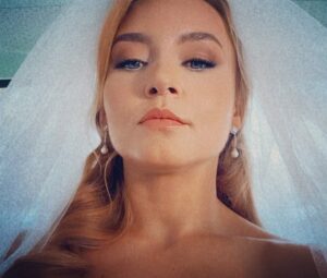 Angelique Boyer Instagram - @elamorinvencible un proyecto que me enseño muchísimo. Una historia que nos quitaba el sueño de tanta emoción, cada situación nos llevaba a desafíos increíbles. GRATITUD fue un sentimiento constante por las personas que me rodeaban POR ESE AMOR QUE ME DIERON GRACIAS ❤️ compañeros de años y muchos nuevos a quienes agradezco conocer y deseo reencontrar en el camino. Una nueva generación me conmovió en el set GRACIAS POR CONECTAR ✨ a @juanosorio.oficial y su GRAN EQUIPO a todos los escritores y también a @produccion_osorio GRACIAS POR LEONA BRAVO  que junto con mis directores creamos una mujer que rompió con todos los estereotipos de lo que debe ser una mujer ante la sociedad para ser feliz y sentirse plena. Un amor invencible termina hoy al aire 🫶 GRACIAS AL PÚBLICO por interactuar y por todo el apoyo. Ahora pueden disfrutarla por @vix