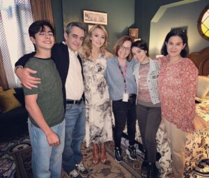 Angelique Boyer Instagram - @elamorinvencible un proyecto que me enseño muchísimo. Una historia que nos quitaba el sueño de tanta emoción, cada situación nos llevaba a desafíos increíbles. GRATITUD fue un sentimiento constante por las personas que me rodeaban POR ESE AMOR QUE ME DIERON GRACIAS ❤️ compañeros de años y muchos nuevos a quienes agradezco conocer y deseo reencontrar en el camino. Una nueva generación me conmovió en el set GRACIAS POR CONECTAR ✨ a @juanosorio.oficial y su GRAN EQUIPO a todos los escritores y también a @produccion_osorio GRACIAS POR LEONA BRAVO  que junto con mis directores creamos una mujer que rompió con todos los estereotipos de lo que debe ser una mujer ante la sociedad para ser feliz y sentirse plena. Un amor invencible termina hoy al aire 🫶 GRACIAS AL PÚBLICO por interactuar y por todo el apoyo. Ahora pueden disfrutarla por @vix