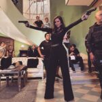 Angelique Boyer Instagram - Me gusta recordar y justo ya salio al aire una secuencia que no podíamos revelar, una larga e intensa jornada que trajo mucha satisfacción, cerca de personas a las que admiro y quiero muchísimo por siempre! Recta final de @elamorinvencible un proyecto que se queda en el corazón 💛