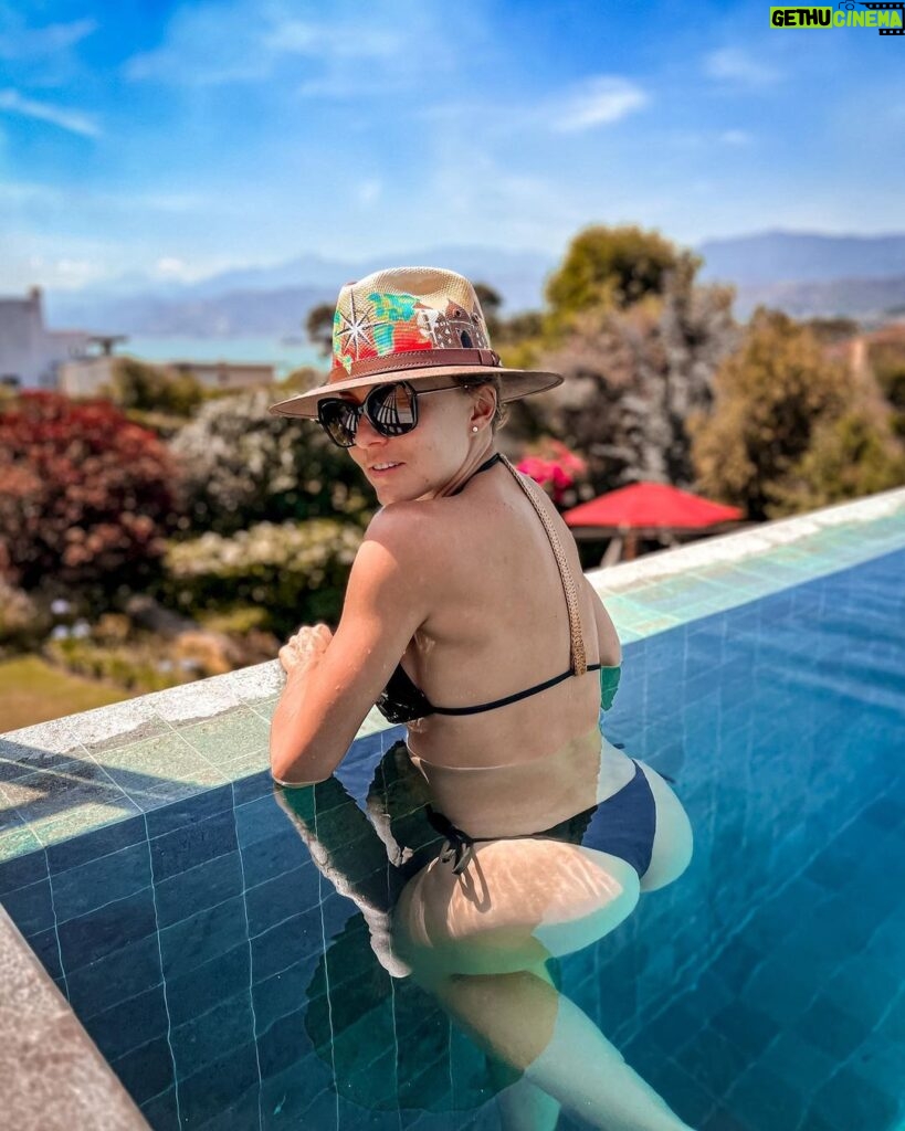 Angelique Boyer Instagram - Le week-end avec mes amours.. je commence à sentir les vacances 🍃 À la maison