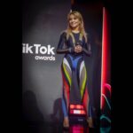 Angelique Boyer Instagram - Un gran momento 🫂❤️✨🍀✨🤩 #tiktokawards Gracias por las 📸 @rrortegar 🫶✨❤️ Televisa San Ángel