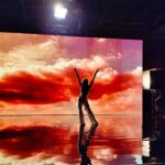 Angelique Boyer Instagram - Es difícil conciliar el sueño con tanta adrenalina al final de día. El corazón late al ritmo de ♾️ gratitud. Con el corazón en la mano y a flor de piel sintiendo a Leona Bravo. PRÓXIMAMENTE @elamorinvencible Mi Mundo Mágico