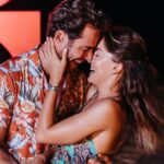 Angelique Boyer Instagram - La magia está en tu sonrisa, en el brillo de tus ojos @sebastianrulli cuando me miras. Sin compartir demasiado de lo vivido anoche 🥰 (disfrutando el momento al máximo) me llegan estas imágenes y no puedo dejar de subirlas GRACIAS @grandvelasmaya hacen que nuestra estancia sea pura felicidad y celebración 🥳. La mejor recomendación. Gracias a todo el equipo que nos llenó de amor ✨🥰🤩👏💋 Riviera Maya México