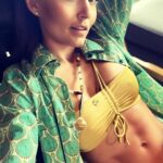 Angelique Boyer Instagram - ¿Vienes sola? -No, vengo con mi niña interior, mi yo superior, mis maestros ascendidos y mis demonios internos. Nos gusta andar en banda. ✨✨✨✨ Un viaje sin planear, rodeada de paz y naturaleza. Me invade la gratitud. Una burbuja que hace mucho bien al alma, en una realidad mundial/nacional muy diferente muy triste. Deseando todos logremos conectar con amor verdadero, ese sincero que da paz. 🗺✨✨✨❤️ El Mejor País Del Mundo