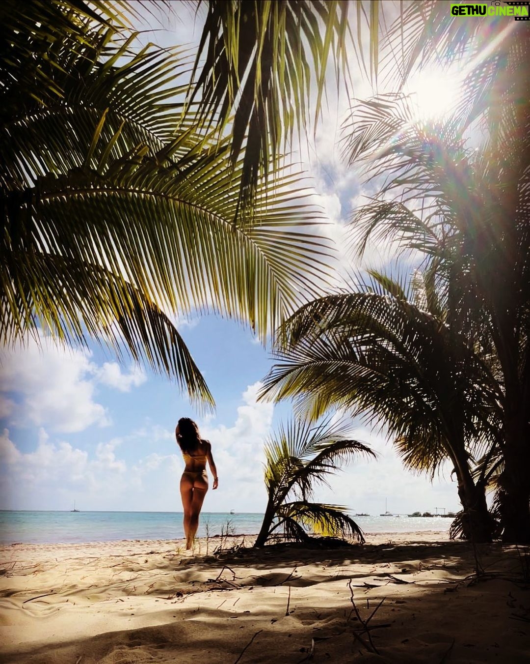 Angelique Boyer Instagram - 22:2:22 ✨✨✨ Calma en el alma