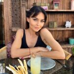 Angelique Boyer Instagram - Viernes de diciembre 🥳😎 y calor🔛🔥❤️‍🔥 que tengan un lindo fin de semana 😃🤗💋💋 Live Aqua Urban Resort San Miguel De Allende