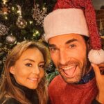Angelique Boyer Instagram - Felíz Navidad 🎄 con todo nuestro Amor!!! Muchas bendiciones para ustedes y sus seres queridos ♥️♥️♥️. Agradecidos con el Amor y muestras de cariños que nos dan, detalles que nos hacen llegar y sonrisas de emoción que nos provocan. Los amamos. #navidad2022 #merrychristmas #fiesta #familia Navidad con Amor