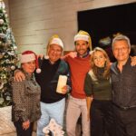 Angelique Boyer Instagram - Felíz Navidad 🎄 con todo nuestro Amor!!! Muchas bendiciones para ustedes y sus seres queridos ♥️♥️♥️. Agradecidos con el Amor y muestras de cariños que nos dan, detalles que nos hacen llegar y sonrisas de emoción que nos provocan. Los amamos. #navidad2022 #merrychristmas #fiesta #familia Navidad con Amor