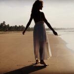 Angelique Boyer Instagram - Galería @elamorinvencible viaje Mazatlán 🫶 que linda es la perla del Pacífico 🤩 la pasamos increíble, comimos delicioso y los atardeceres 🌅 son tan alucinantes que uno valora que cada día es; un espectáculo diferente. Las mareas de sus playas y la neblina por las mañanas nos regalaron escenarios únicos para esta historia!! Estoy emocionada con el trabajo de este equipo @produccion_osorio vamos por la última semana del año ✨2022✨🍀✨ La Perla del Pacifico