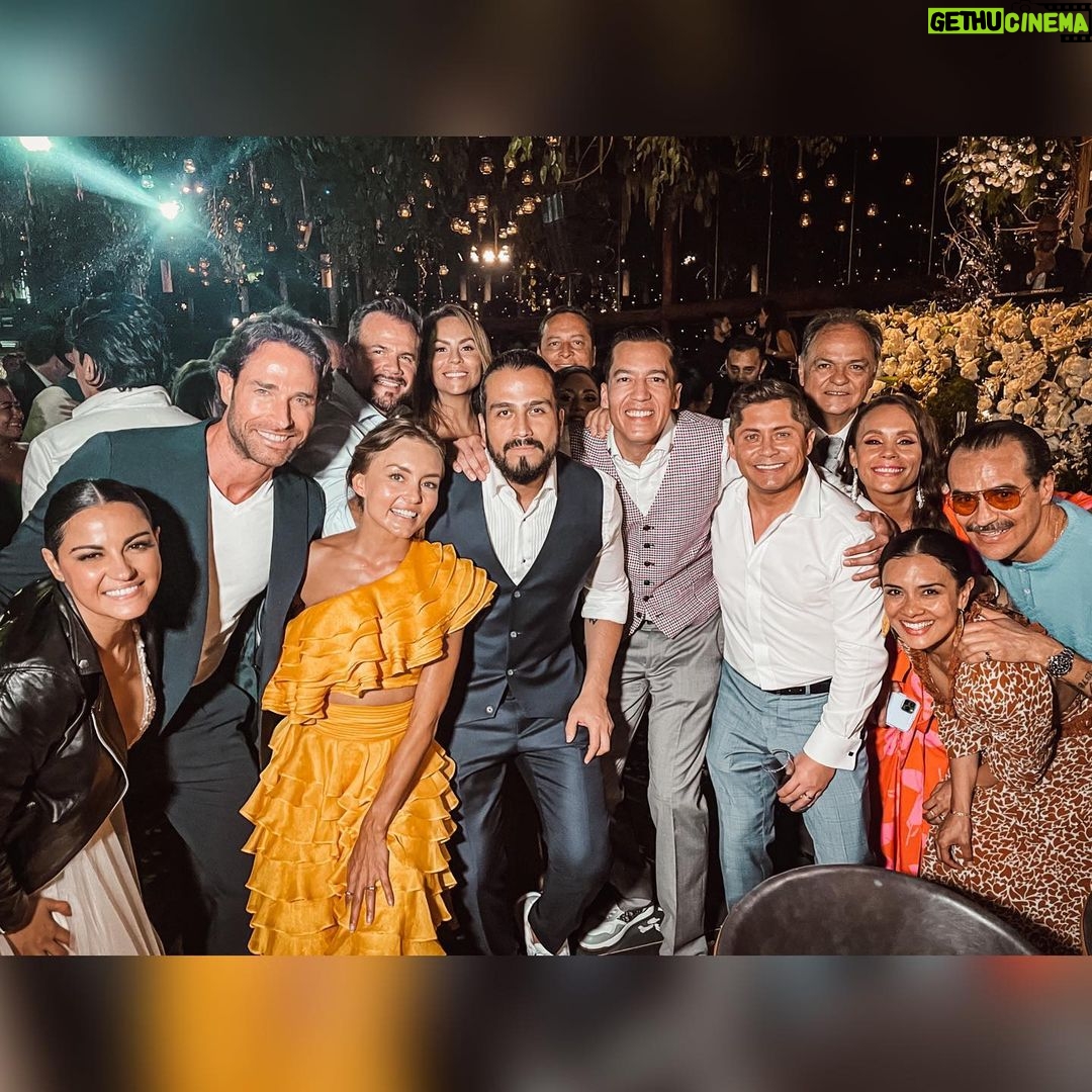 Angelique Boyer Instagram - Hermoso reencuentro. Celebrando el Amor. Boda Maite&Andres #love #boda #amistad #reencuentro #rbd #tovarroni