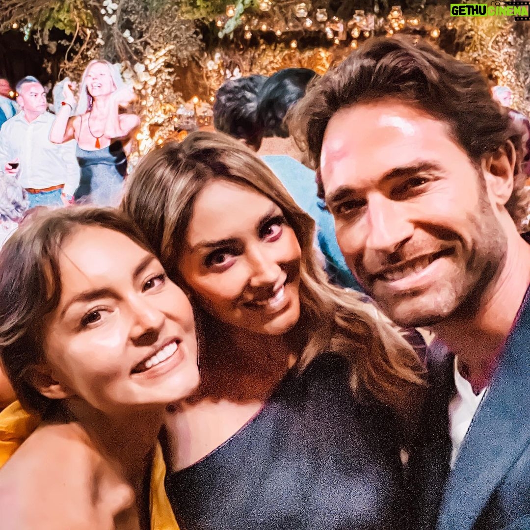 Angelique Boyer Instagram - Hermoso reencuentro. Celebrando el Amor. Boda Maite&Andres #love #boda #amistad #reencuentro #rbd #tovarroni