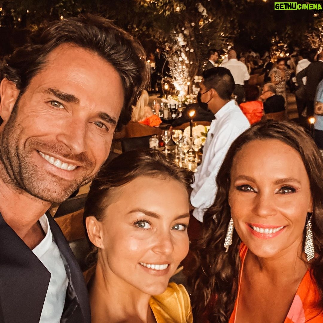 Angelique Boyer Instagram - Hermoso reencuentro. Celebrando el Amor. Boda Maite&Andres #love #boda #amistad #reencuentro #rbd #tovarroni