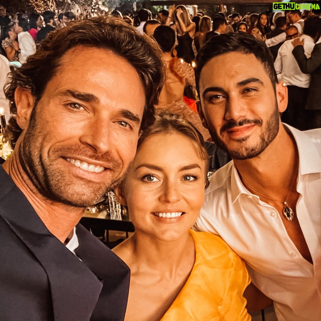 Angelique Boyer Instagram - Hermoso reencuentro. Celebrando el Amor. Boda Maite&Andres #love #boda #amistad #reencuentro #rbd #tovarroni