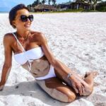 Angelique Boyer Instagram - Aquí viendo cómo se va el mes de julio, se celebró 🙏✨👋🥳😎🏖 😬🫣🫥 y llegamos a mitad del verano 2022 🤗🫠 así que a gozar al máximo 😃🙌✨🙏👏🥰🤗💋💋 📸 @sebastianrulli 🫠💋🙏❤️ #caribemexicano #verano2022 #rivieramaya #gratitud Riviera Maya México