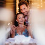 Angelique Boyer Instagram - La magia está en tu sonrisa, en el brillo de tus ojos @sebastianrulli cuando me miras. Sin compartir demasiado de lo vivido anoche 🥰 (disfrutando el momento al máximo) me llegan estas imágenes y no puedo dejar de subirlas GRACIAS @grandvelasmaya hacen que nuestra estancia sea pura felicidad y celebración 🥳. La mejor recomendación. Gracias a todo el equipo que nos llenó de amor ✨🥰🤩👏💋 Riviera Maya México