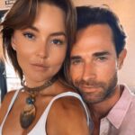 Angelique Boyer Instagram - Vida de mi amor @sebastianrulli ¡MUY FELIZ CUMPLEAÑOS! Hoy muchos celebramos tu existencia 🥳✨🎂✨ que todos tus deseos se cumplan ✨🙌❤️ que bendición amanecer a tu lado 😍 y que alegría me provoca este día 🥳🤗 porque nació el ser que más feliz me hace, yo sé que es tu cumpleaños pero el regalo eres tú para nosotros. Amo tu personalidad, la manera en que sobrepasas las situaciones difíciles. Amo a tu familia. Lo positivo que eres. Amo esa sonrisa después de un beso, cuando nuestras miradas se encuentran y me haces vibrar, también cuando cantas, si cuando cantas 🤣 cuando nos preparas un asado y cuando me haces llorar de la risa y alburearte es tan divertido, amo lo auténtico y libre que eres! Las locuras que hacemos, amo imaginar mi vida contigo! Te amo con todas mis fuerzas! Que venga una vuelta al sol muy bendecida! ✨🙌🍀❤️ Feliz cumple amor :) ♥