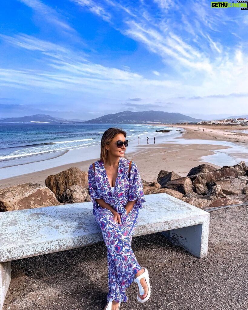 Angelique Boyer Instagram - Tarifa que lugar 🫶 Gracias @sebastianrulli por estas vacaciones que se quedan en mi corazón ✨❤️✨ Tarifa - Southest Point Of Europe