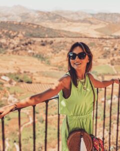 Angelique Boyer Instagram - Andalucía me estoy enamorando de ti 💚 Ronda y Setenil de las Bodegas ✨ que lindo la pasamos, que paisajes 😍