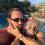 Angelique Boyer Instagram - Qué locura de lugar, cada detalle llenando los sentidos, un descanso profundo como el sonido de las olas. Sin duda el pacifico Mexicano es garantía, pero además la personalidad de Oaxaca lo hace muy mágico ✨el mezcal y los chapulines una debilidad 🫶 y mi mejor recomendación es visitar Samora Luxury me llegó al corazón este lugar con la mejor atención. Gracias a todo el equipo liderado por el gran Samy 👏🌟🌟🌟🌟🌟 DREAM 🐕 será el mejor recuerdo 💘 la pasamos increíble @sebastianrulli 😍🤩😎🏝️ Samora Luxury Resort