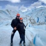Angelique Boyer Instagram - Mundo 🗺️ Hablemos del Perito Moreno. Uno de los glaciares más famosos y generosos, es de fácil acceso a diferencia de todos los demás, puedes verlo desde unas rampas que hay en el parque y sentir que lo tocas y ver los desprendimientos de hielo que tiene constantemente y más en esta época, también puedes ir en barco y gozar de sus 60 metros sobre el nivel del agua 😱 y lo mejor de todo es que también puedes caminar sobre el y eso es algo invaluable, un sueño hecho realidad 👏👏✨🙌😱 se los recomiendo muchísimo 🫶 por suerte organizamos que nos llevarán y todo fluyó súper bien, además de toda la información que nos brindan y es algo que también recomiendo, tener información es más valioso 😉 Los parques son ejemplares 😲🤤 y también veo turistas muy consientes, cuidadosos y respetuosos 👏👏👏 Realmente cada paso vale para llegar a estos lugares, a esto le llamo viajar y vivir! No dejen de ver en el mapa y de darse la oportunidad de descubrir más sobre lo que realmente es valioso! Le deseo un feliz inicio de semana, yo sigo muy impresionada y agradecida con lo que mis sentidos están experimentando!! A gozar! Pronto les cuento de un lugar que muy pocos conocen… vamos a ponerlos de moda 🤗😉 Glaciar Perito Moreno