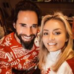 Angelique Boyer Instagram - Feliz Navidad con todo nuestro amor!! Que disfruten de estas Fiestas en compañía de las personas que los queremos. #feliznavidad #merrychristmas