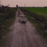 Angelo Mutti Spinetta Instagram - "Las antorchas se encienden, quieren tierras, La familia en el pulso de las flechas"🔥 salió nuevo d @flu_os prod @halpehalpe con video-corto dirigido x @nahuelmutti🏹 en este salió guionar una pequeña historia e interpretar personajes, dos de ellos son personificaciones de cartas del Tarot (@msbenicio la Muerte y yo el Mago), estas se aparecen planteando desafíos al Arquero y al Guardabosque, pruebas que deberán superar para evolucionar y llegar a destino🌀