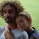 Angelo Mutti Spinetta Instagram - "Las antorchas se encienden, quieren tierras, La familia en el pulso de las flechas"🔥 salió nuevo d @flu_os prod @halpehalpe con video-corto dirigido x @nahuelmutti🏹 en este salió guionar una pequeña historia e interpretar personajes, dos de ellos son personificaciones de cartas del Tarot (@msbenicio la Muerte y yo el Mago), estas se aparecen planteando desafíos al Arquero y al Guardabosque, pruebas que deberán superar para evolucionar y llegar a destino🌀