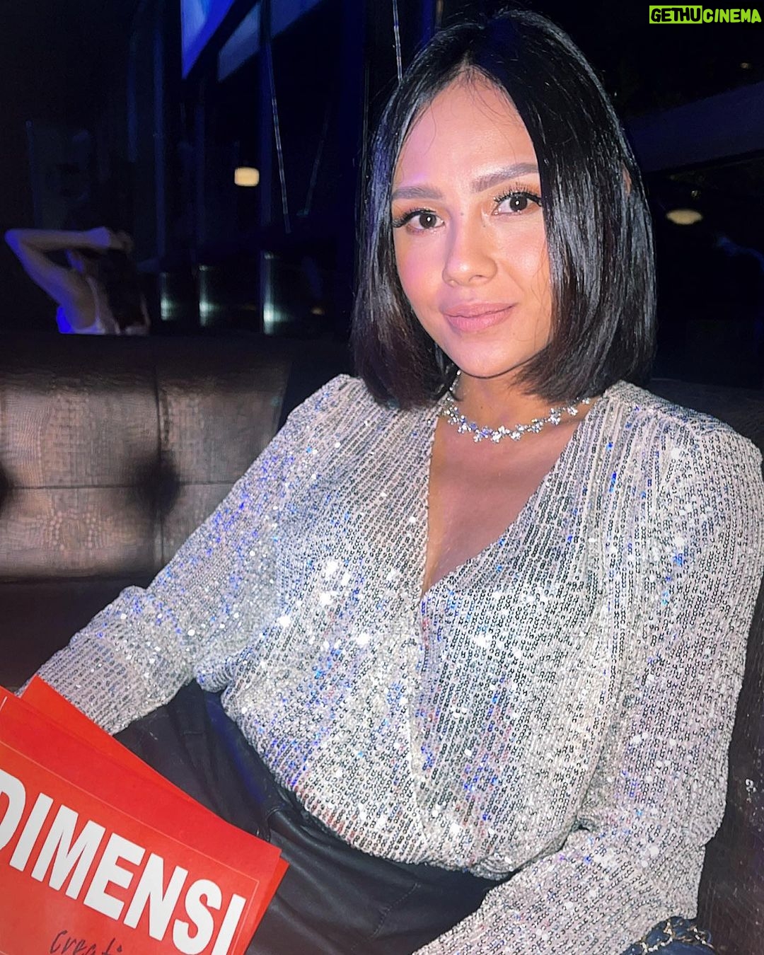 Angie Ang Instagram - Inget banget ini nge mc cuma 10 menit, cuma nunggu @potretofficial naik panggung dan ngusilin tamu-tamu main tebak lagu 🙃🙃 @light.managementjkt @leongoldstein.jkt #jobmcangie #sundaynightlive